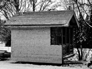 Grenier fort avec toit en tavaillons