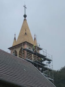 détail de la flèche du clocher en tavaillons de Chaux-lès-Passavant